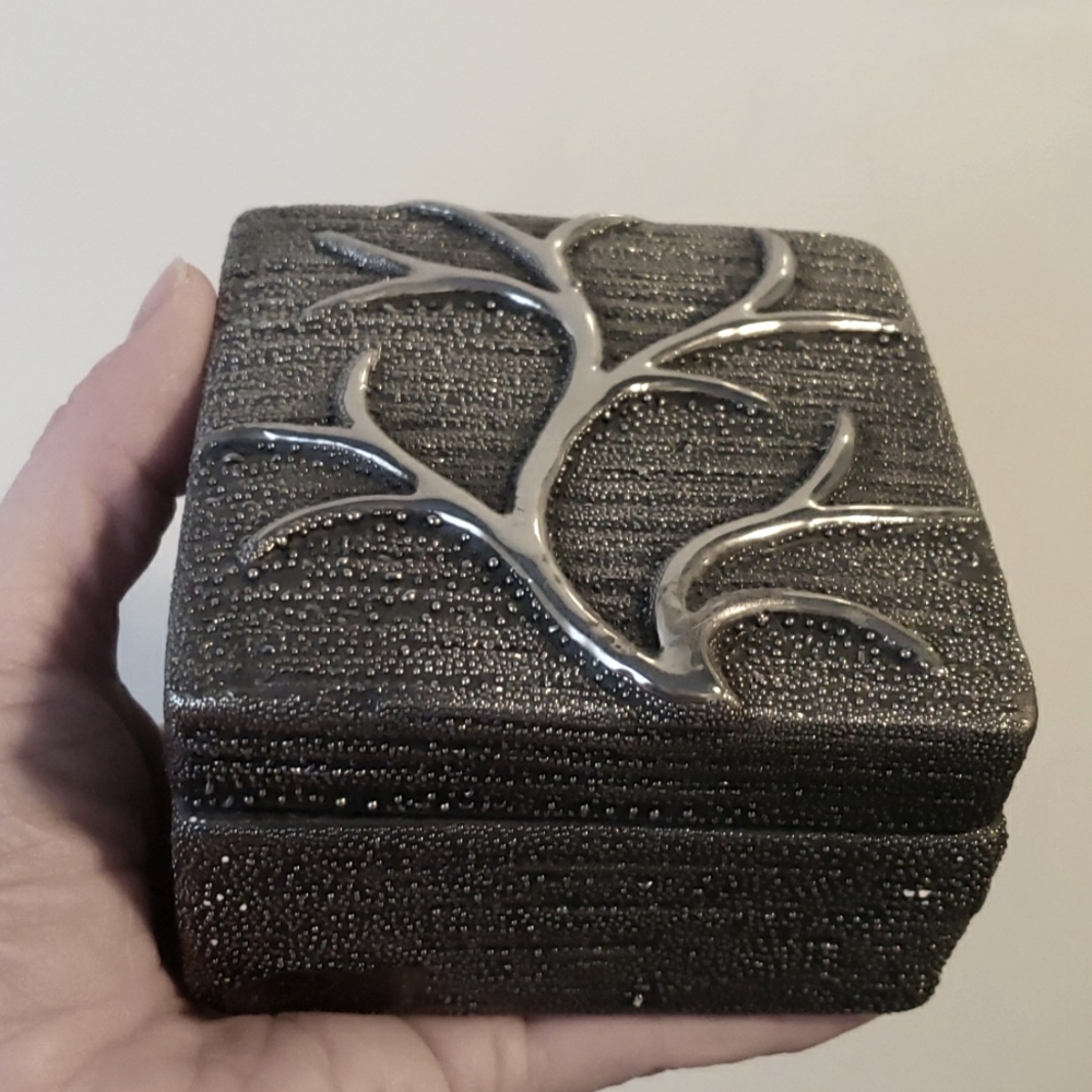 Jewelry box